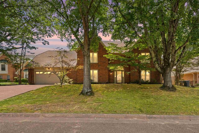 8925 Leaf Trail