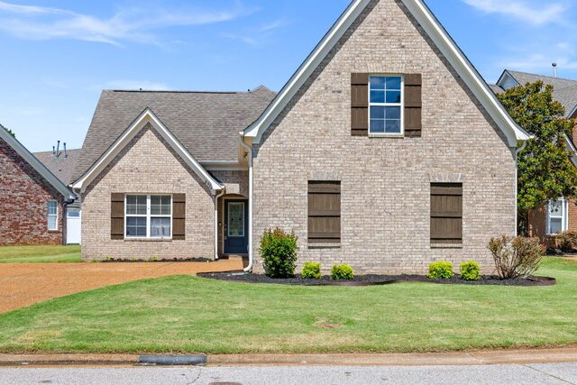 8924 Village Lake