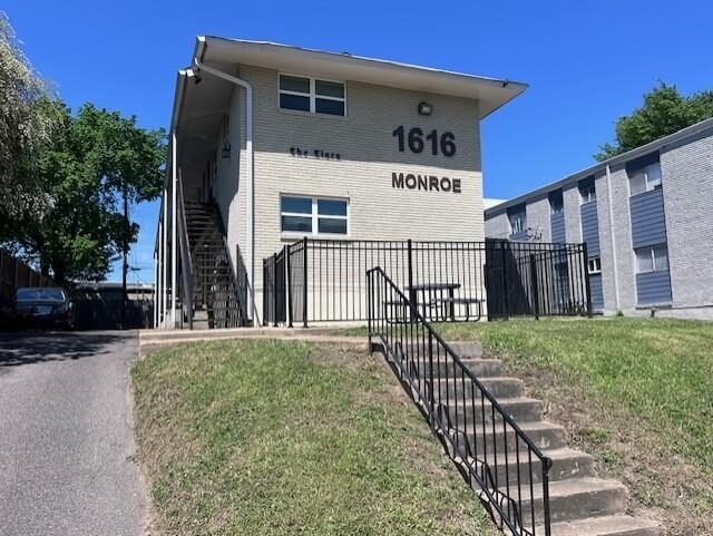 1616 Monroe