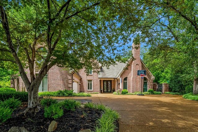 8784 Three Chimneys