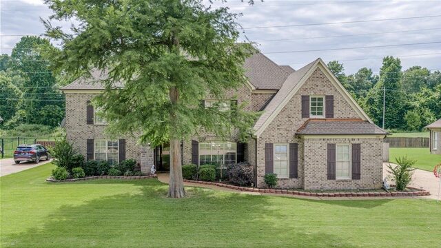 1045 Woodldand Glade