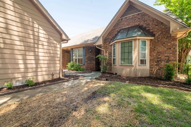 6684 Pondview