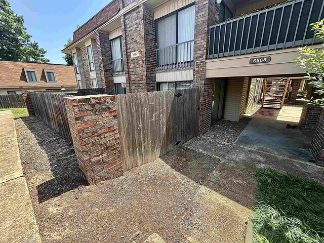6588 Poplar Woods
