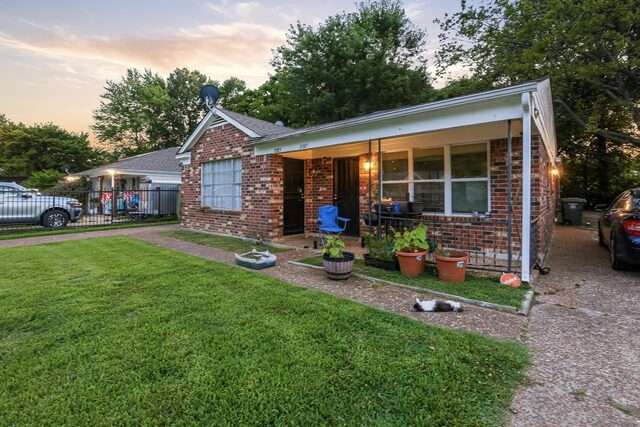 3381-3383 Sunnyfield
