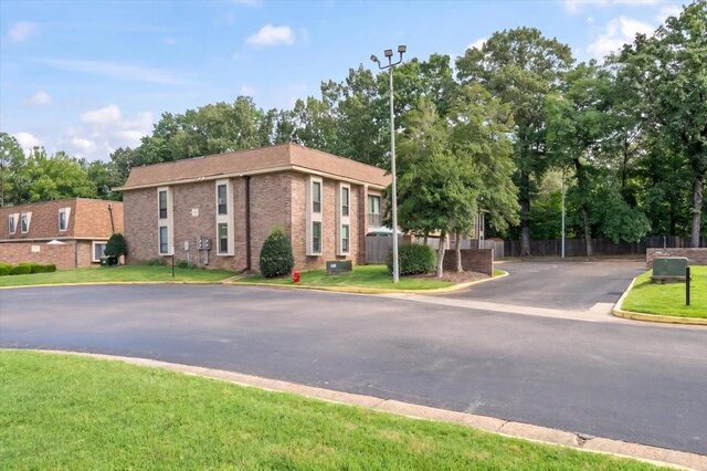 6633 Poplar Woods