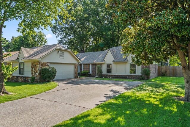 3014 Elmore Park