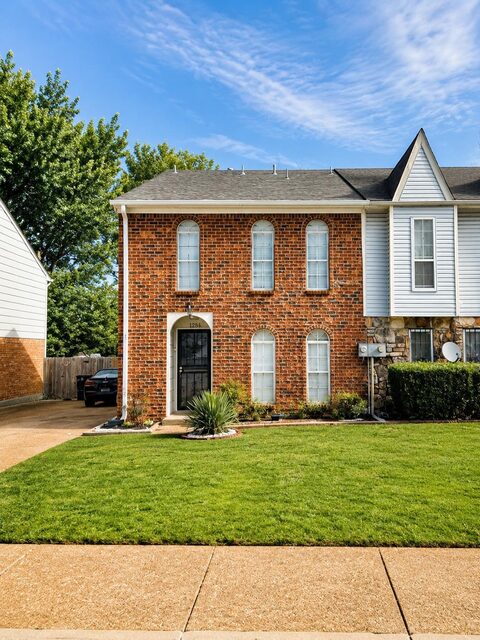 1284 Royal Oaks