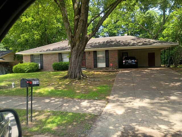 3704 Brookmeade