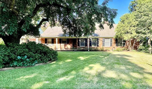 1055 Woodview
