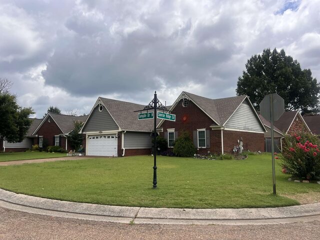 3700 Sungate