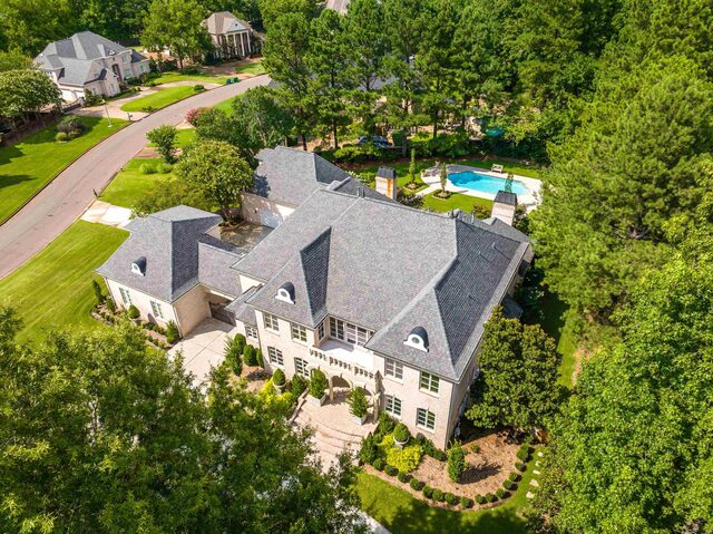 2720 Calkins