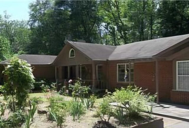 3877 Lakewood