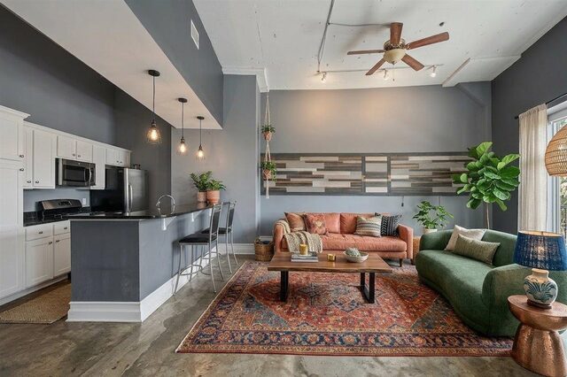 648 Riverside