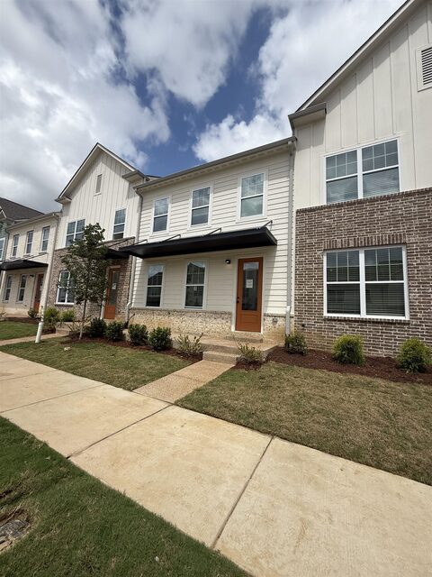 3051 Portage
