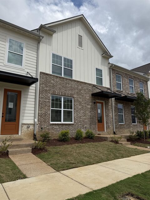 3049 Portage