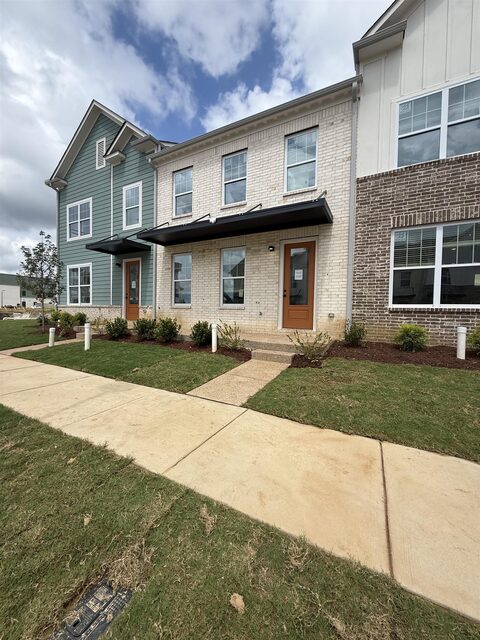 3047 Portage