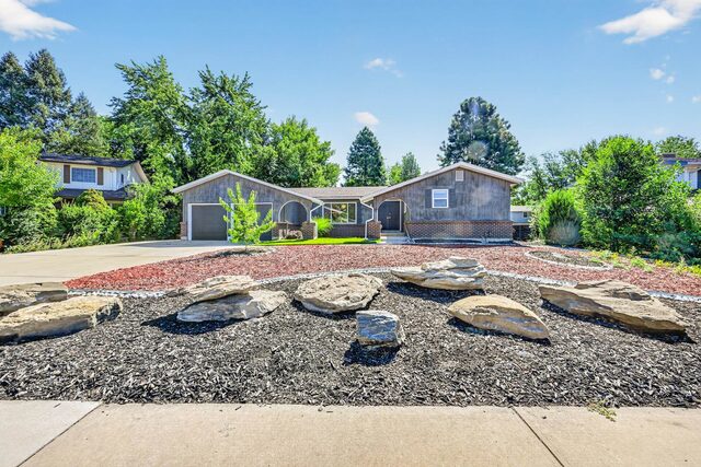 7931 Country Lake