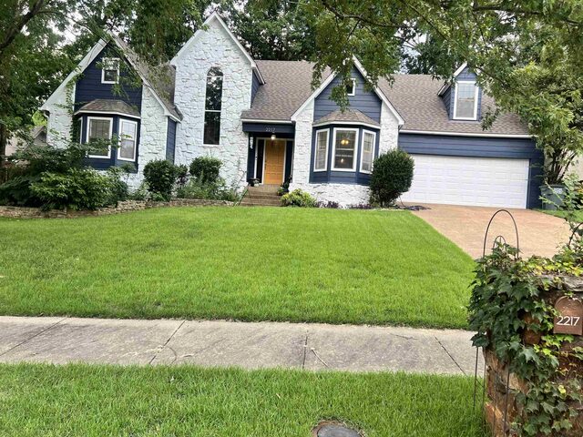 2217 Oak Hollow