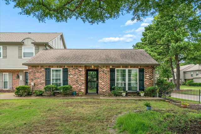 1690 Hobbits Glen
