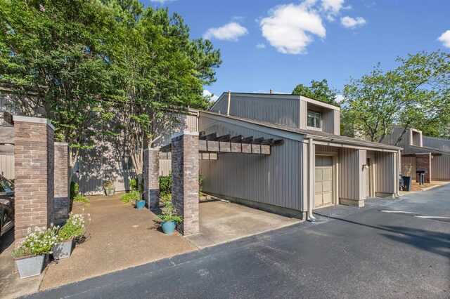 736 Forest Lake