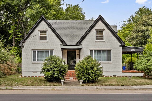 909 Mclean