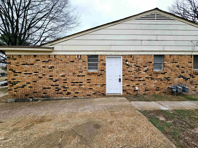 3698-3700 Firethorne