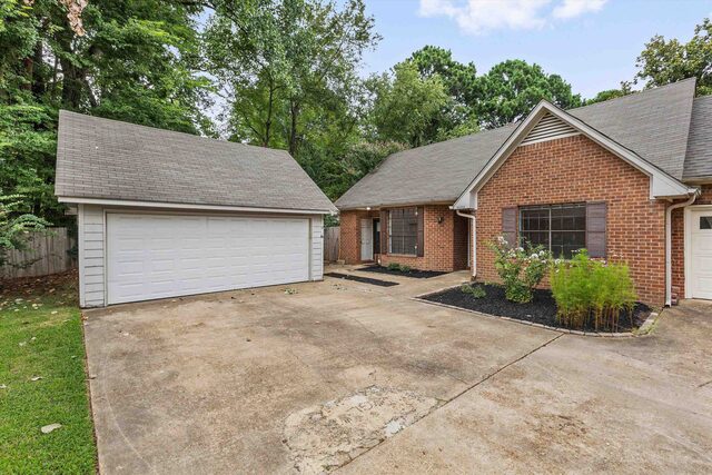 6692 Millers Pond