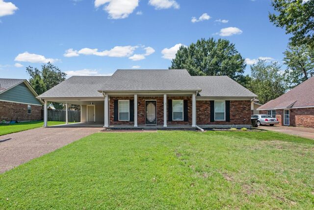 3933 Robin Hill