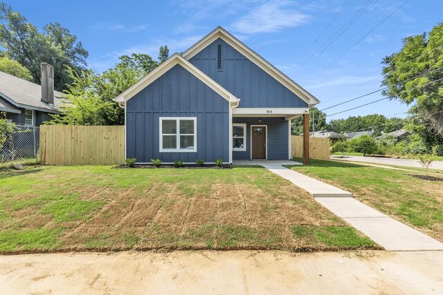 915 Faxon