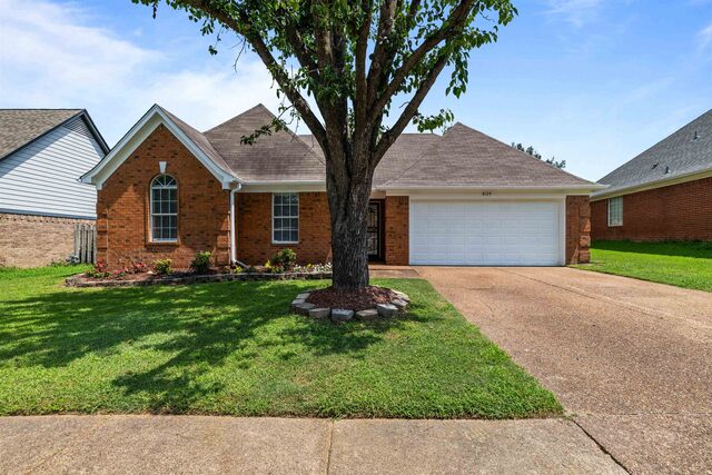 8124 Country Village