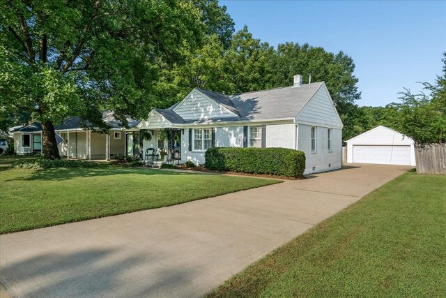 1157 Colonial