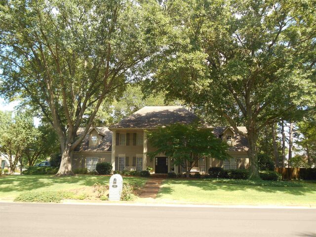 740 Rolling Oaks