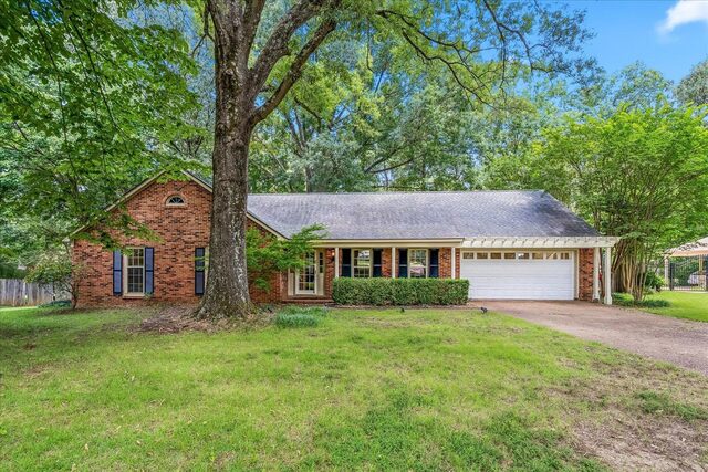 1528 Holly Hill