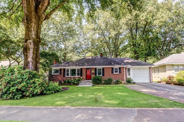 1227 Colonial