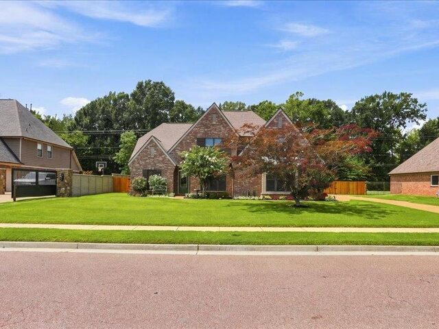 6267 Willow Walk