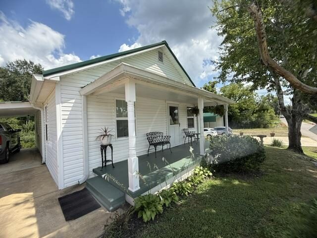 218 Elm
