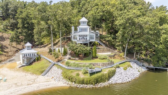 199 Lakeshore