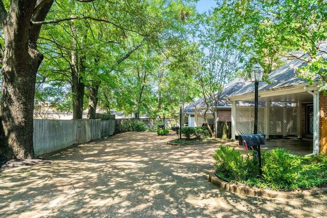 4638 Laurel Oaks
