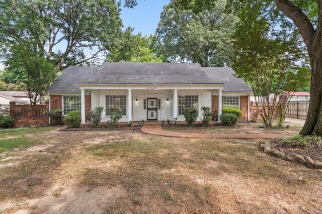 1528 Eastridge