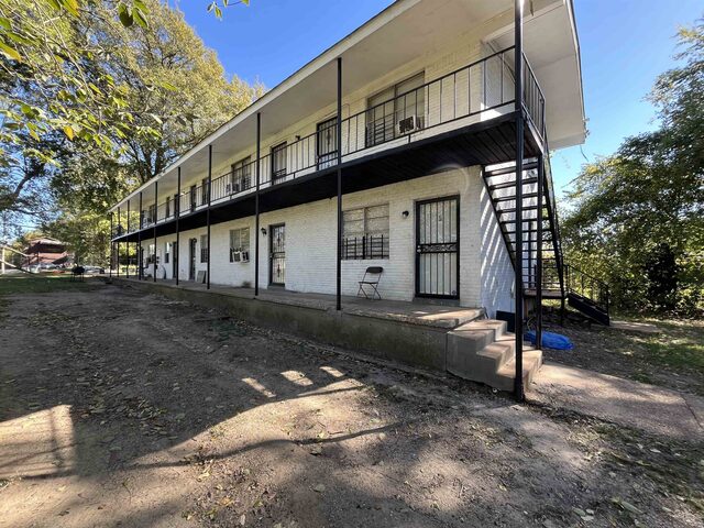 1025 Wellington