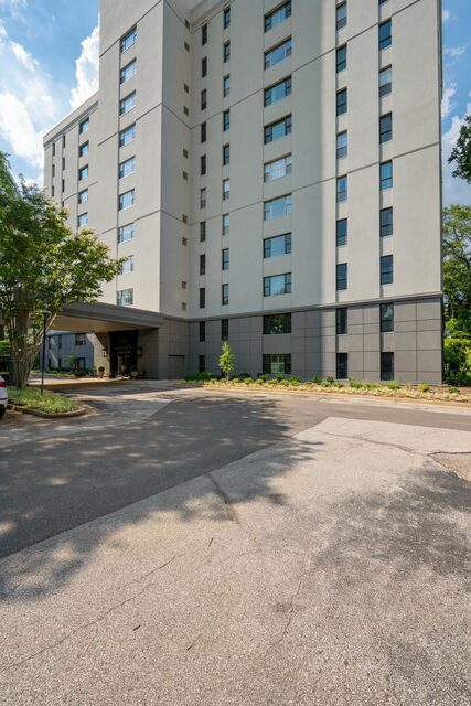 585 Greer