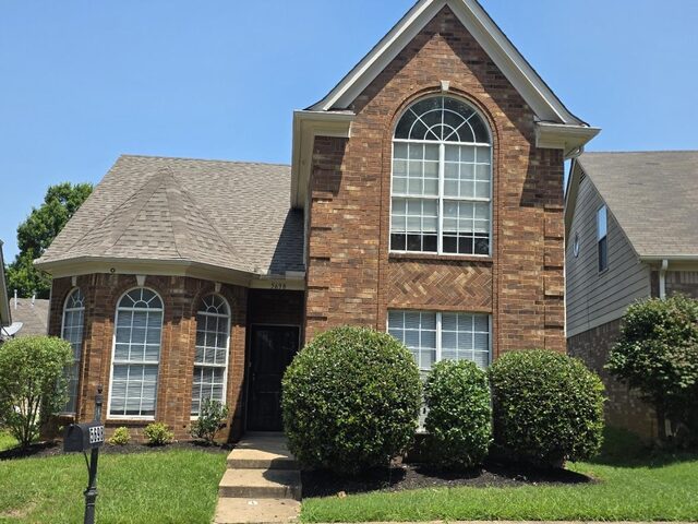 5698 Sycamore Woods