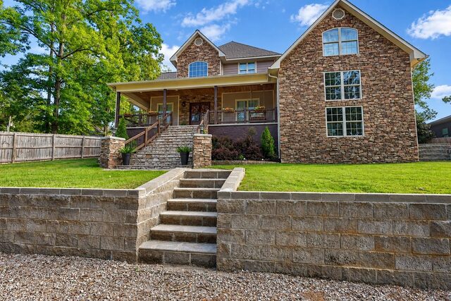 35 Knotty Oaks