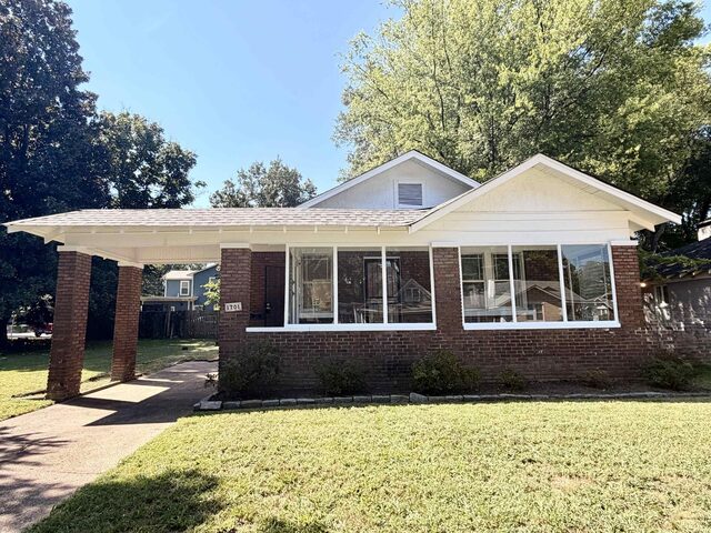 1701 Faxon