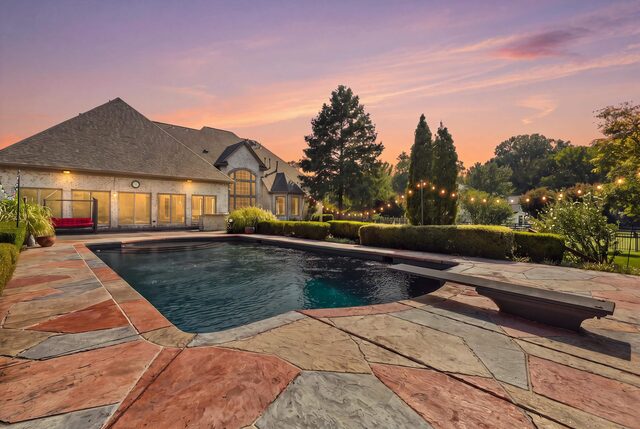 8676 Old Creek
