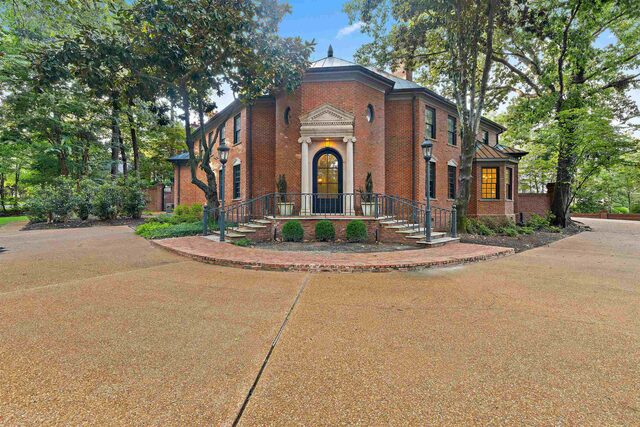 425 River Oaks