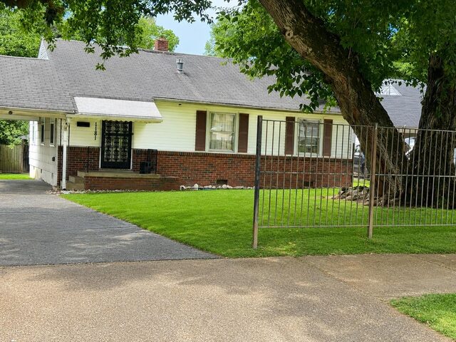 1181 Inman