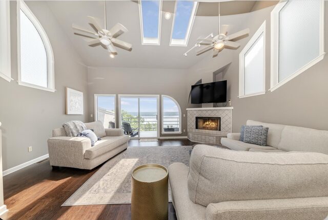 165 Lakeshore