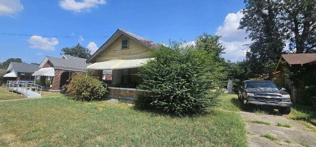 1404 Preston