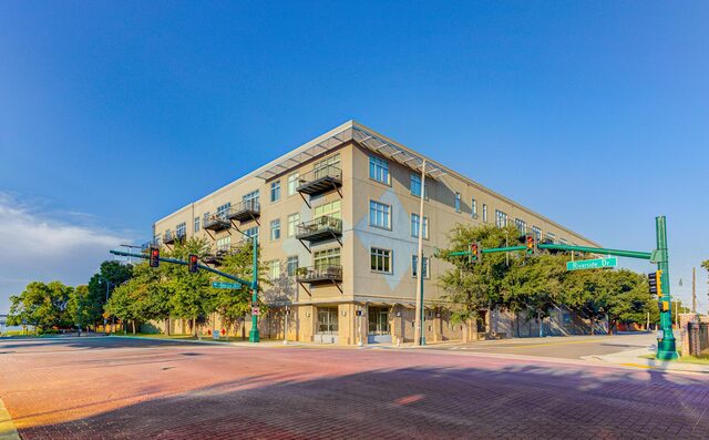 648 Riverside